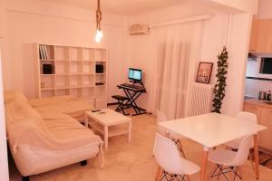 Modern cozy apartment near Metro station