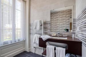 B&B / Chambres d'hotes Le Clos des Pervenches : Chambre Lits Jumeaux avec Baignoire