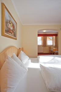 Family Room (2 Adults + 2 Children) room in Hotel Twengerhof