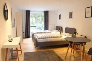 Moderne 1-Zimmer Wohnung mit Terasse, Küche, Bad mit Dusche, TV & WIFI - Großburgwedel