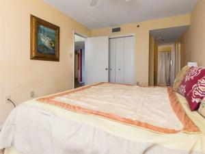 Apartment room in Phoenix III 3088 by Meyer Vacation Rentals