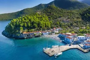 Hotel PARALIAKO Kyparissi - Goúvai