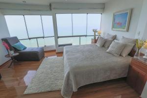 Oceanfront Penthouse in Miraflores