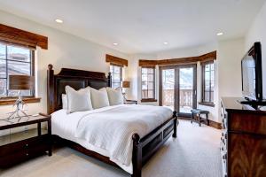 Luxury Mountainside 5BR halet in Vail Village