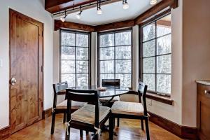Luxury Mountainside 5BR halet in Vail Village