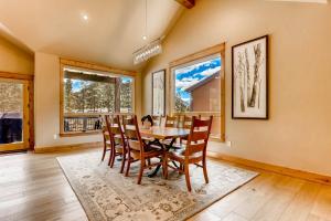 Luminous 3Br Escape-River Run Townhome with Private Hot Tub