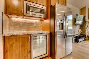 Luminous 3Br Escape-River Run Townhome with Private Hot Tub