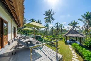 Villa Themma Jungle - Sumptuous 3BR Luxury Villa with Majestic Jungle View North of Ubud