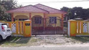 Farah Banglo Homestay Kemasik - Kertih