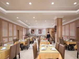 Vienna Hotel (Shanghai jinshanwei Railway Station City Beach Shop) - Zhangyan