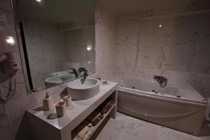 Siris Hotel