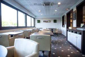 Hotels Kyriad Rennes Nord Hotel : photos des chambres