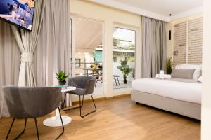 Junior Suite with Balcony room in SUITES@SYNGROU-FIX