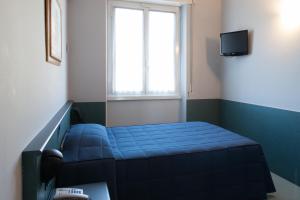 Single Room with French Bed room in Hotel Tirreno