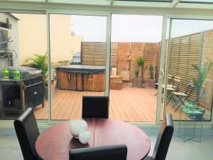 Appartements PEACE&LOFT: JACUZZI & TERRASSE : photos des chambres