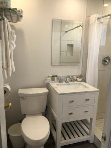 Standard Room - Double Queen room in Drop Anchor