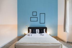 A World Aparts - 55 Palermo