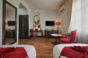 Manoir Des Arts Hotel