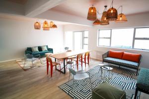 CURIOCITY Green Point