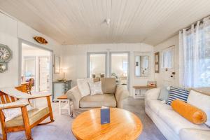 Seaside Classic Cozy Bungalow