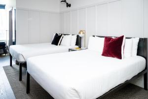 Classic Double Room room in The Chicago Hotel Collection River North Mag Mile