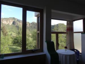 Paradise Hotel Boutique & Lounge