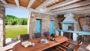 Charming villa Bea with private pool and volleyball