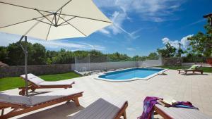 Charming villa Bea with private pool and volleyball