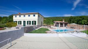 Charming villa Bea with private pool and volleyball