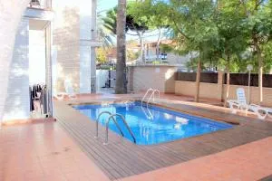 卡鲁公寓酒店 - 锡切斯