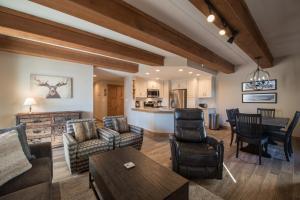 Vintage Ski Lodge Styled Plaza Condo Apts