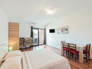 Apartment room in Pleasant Apartment in Posedarje near Sea