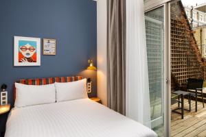 Double Room with Balcony room in ibis Styles London Gloucester Road