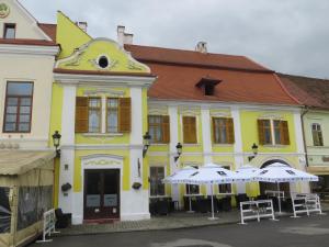 Ferdinand Apartments