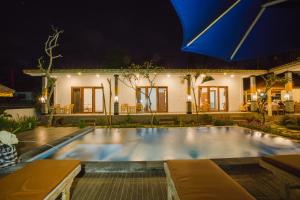 Phòng Giường Đôi Nhìn Ra Hồ Bơi (Double Room with Pool View)