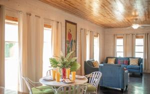 Three-Bedroom Townhouse room in Birds of a Feather townhouse