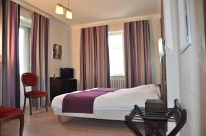 Hotels Hotel-Restaurant A La Couronne : photos des chambres