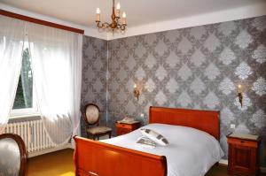 Hotels Hotel-Restaurant A La Couronne : photos des chambres