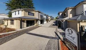 Cardiff Executive Apartments - Boolaroo Racecourse