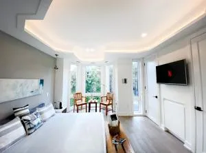 Elegant Downtown Home - Pickering