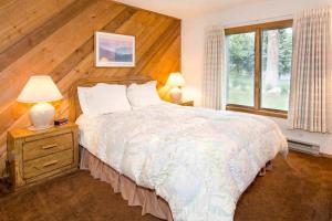 One-Bedroom Apartment room in Snowcreek #059 (Phase 1)