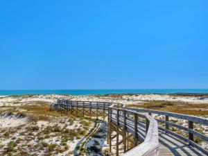 Holiday Home room in 305E ~ Caribbean style 2BR/2BA top floor condo with beautiful Gulf views