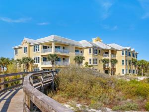 Holiday Home room in 301W ~ Inviting 3BR/3BA penthouse with beautiful Gulf view