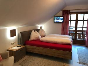 Large One-Bedroom Apartment with Balcony room in Unterwirt