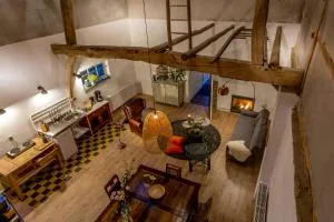 Aan de Holle Weg. Zeer landelijk gelegen verbouwde stal tot woning - Schimmert