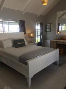 Deluxe Studio with Balcony room in Man And Tree House NO load shedding