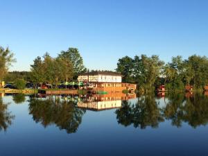 Pensiune Ryb&aacute;řsk&aacute; ba&scaron;ta Svěcen&yacute; - Restaurace, Penzion Čern&iacute;ny Cehia
