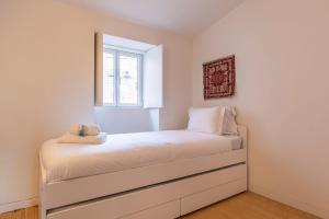 Lisbon Home With Castle View by LovelyStay