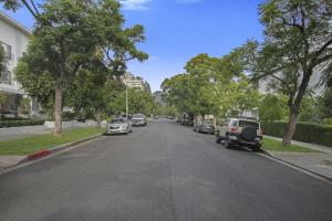 One-Bedroom Apartment room in Oakhurst Beverly Hills