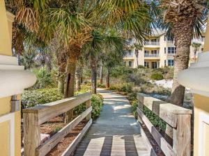 Holiday Home room in The Crow's Nest~ Beautiful 4BR/3BA beach house minutes from the Gulf!